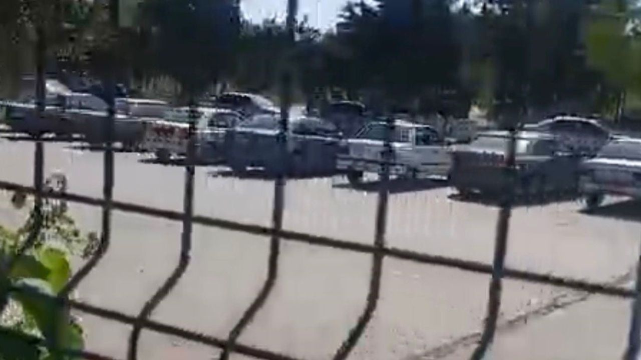 Gaziantep'te Asri Mezarlık'ta cenaze sırasında silahlı kavga: 2 kişi yaralandı, araçlara mermi isabet etti