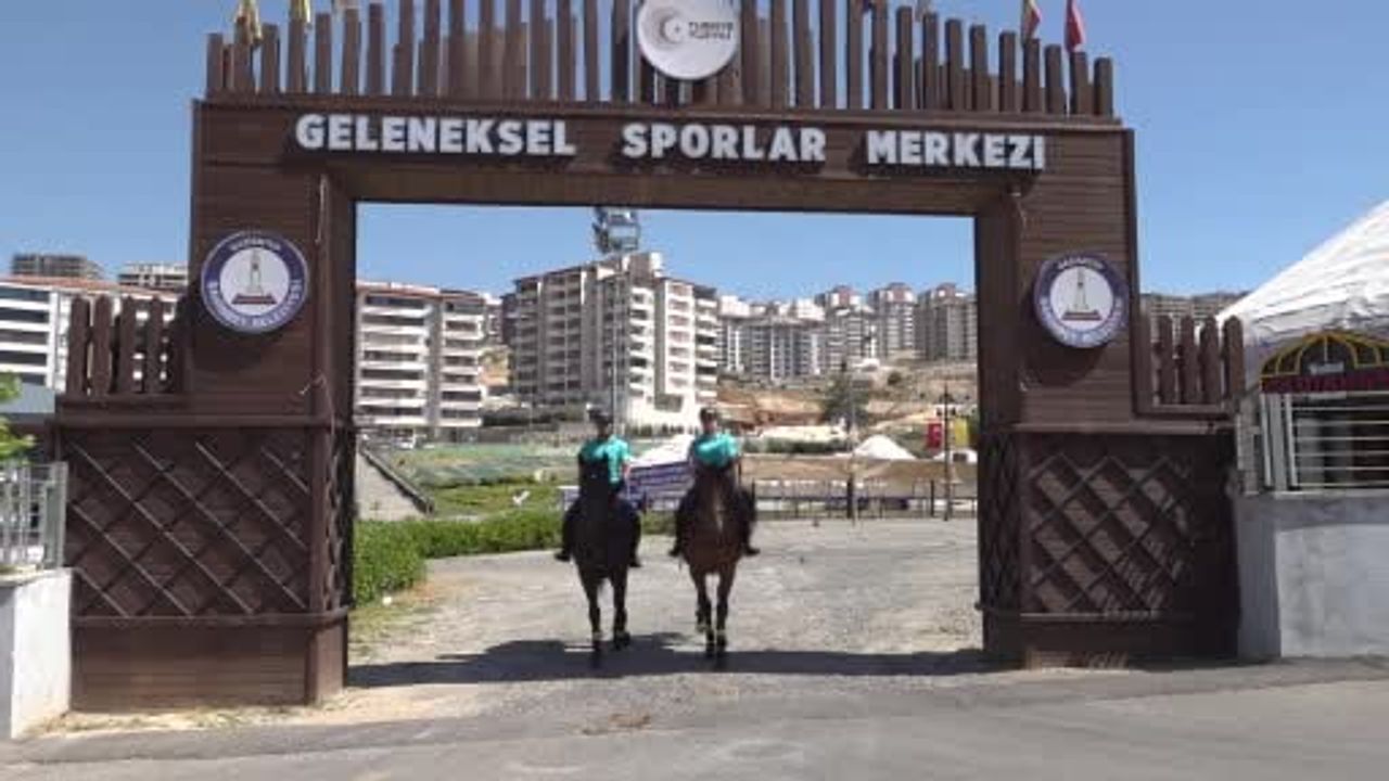Gaziantep'te atlı jandarma birliği 187’nci kuruluş yıldönümü etkinliklerinde görevde
