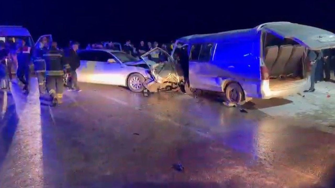 Gaziantep’te iki araç kafa kafaya çarpıştı: 1 ölü, 12 yaralı