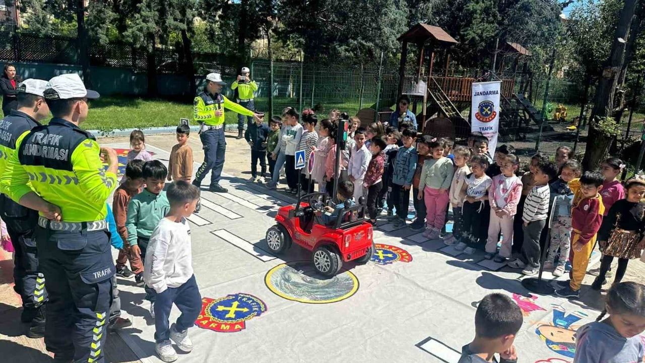 Gaziantep'te Jandarma'dan 85 Anaokulu Öğrencisine Trafik Eğitimi