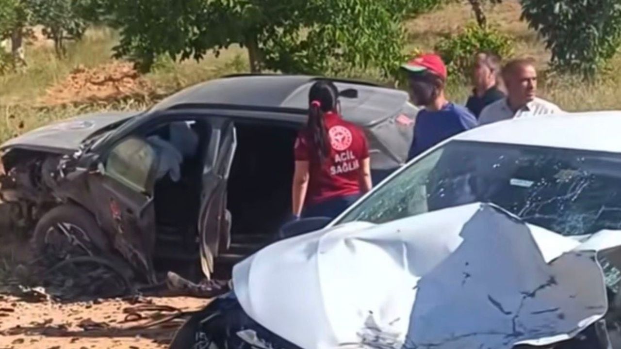 Gaziantep'te Karacaburç Mahallesi'nde İki Otomobil Çarpıştı: 5 Yaralı
