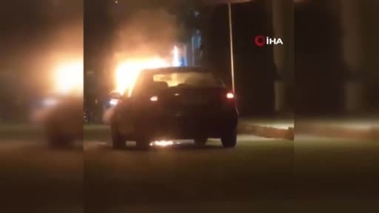 Gaziantep'te otomobil seyir halindeyken alev aldı