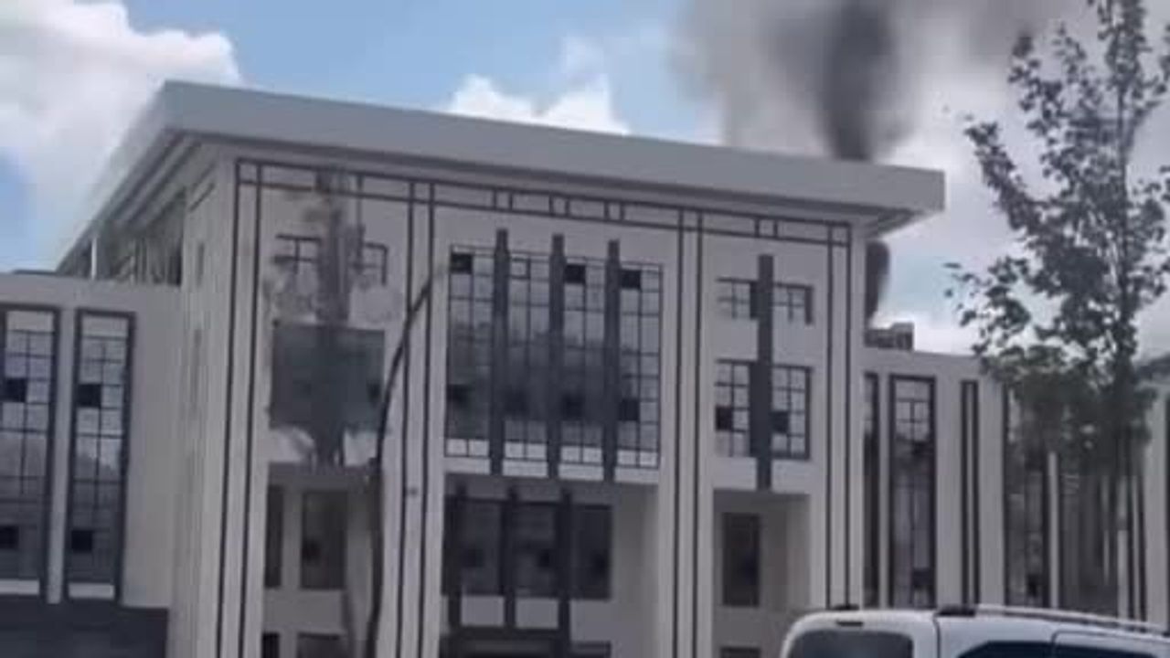 Gaziantep'te Şahinbey Hükumet Konağı çatısında yangın