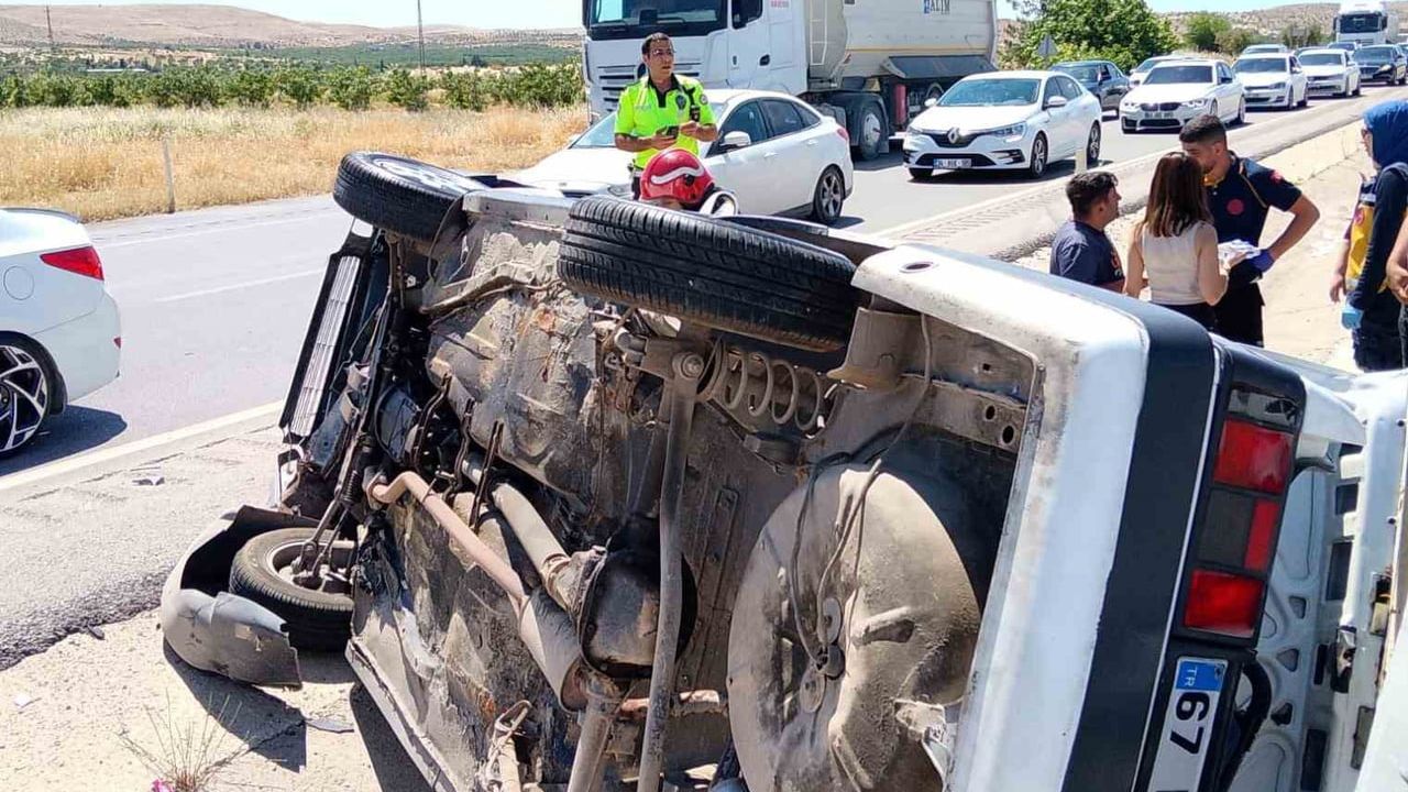 Gaziantep'te ters dönen otomobilde 8 aylık bebek yaşamını yitirdi