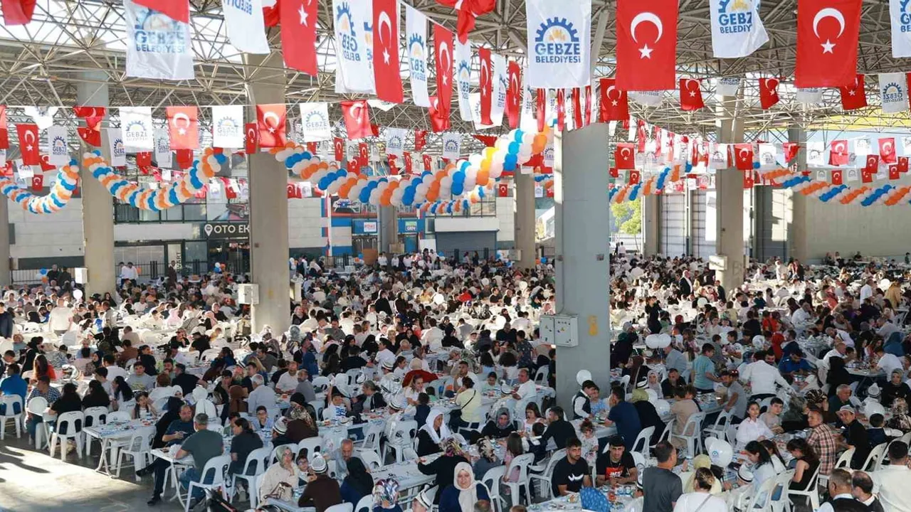 Gebze'de geleneksel sünnet şöleni çocuklara renkli anlar yaşattı