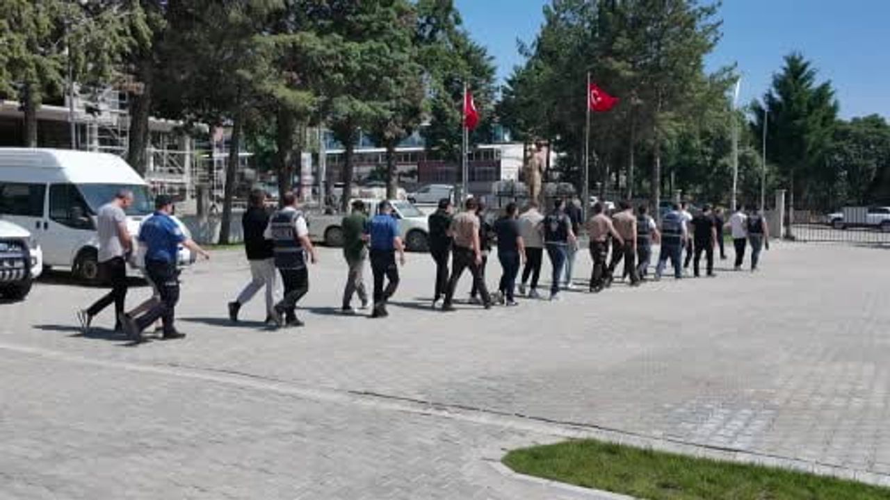 Gediz’de uyuşturucu operasyonu: 28 şüpheli adliyeye sevk edildi