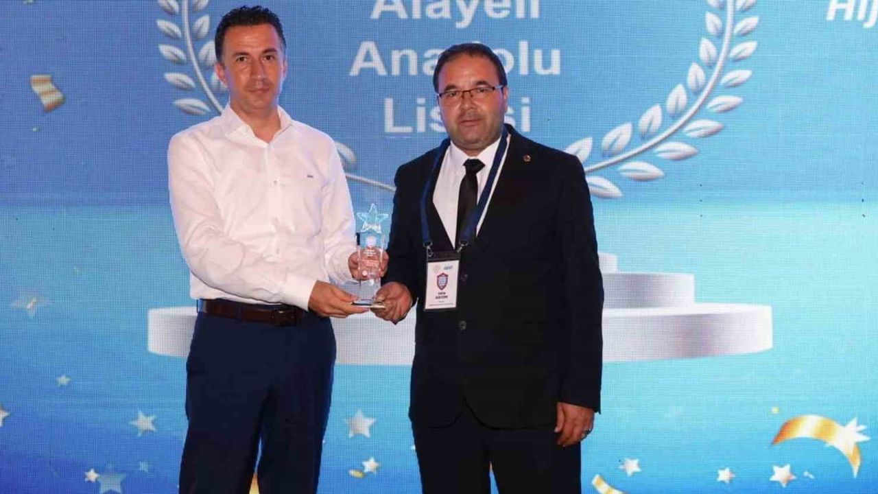 Gediz Mustafa Necib Alayeli Anadolu Lisesi 'Tertemiz Yarınlar Okullardan Başlar' yarışmasında Türkiye ikincisi
