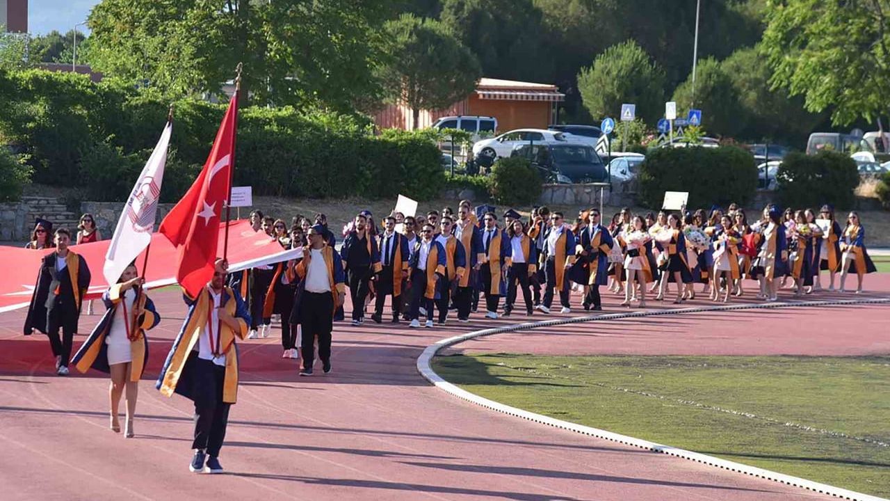 Geleceğin eğitimcileri MSKÜ’den mezun oldu