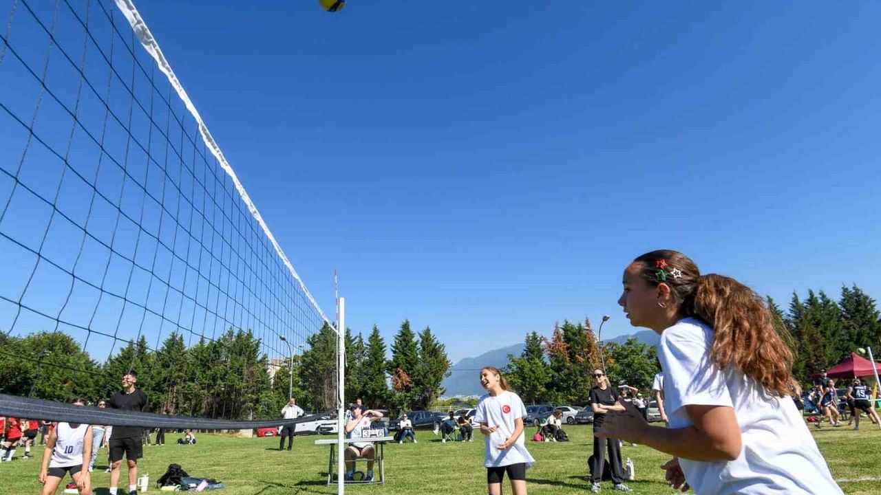 Geleceğin voleybolcuları Osmangazi’de yetişiyor