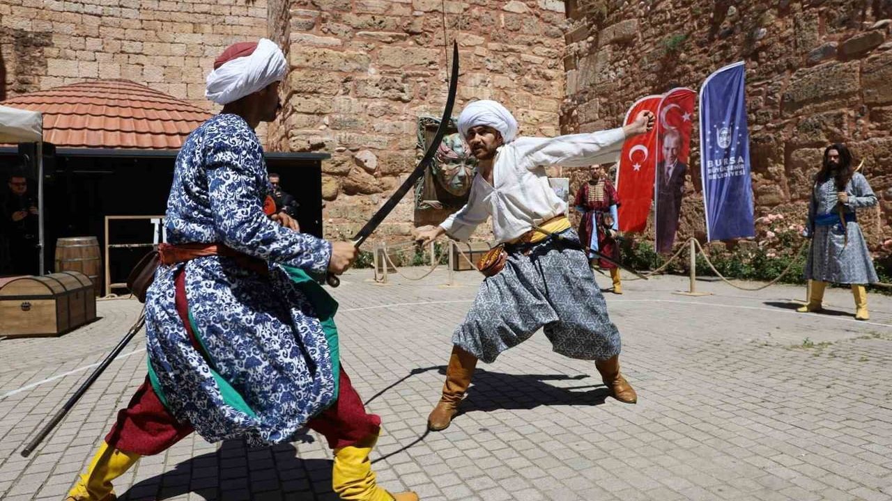 Geleneksel Türk kılıcı turnuvası Zindankapı'da gerçekleştirildi
