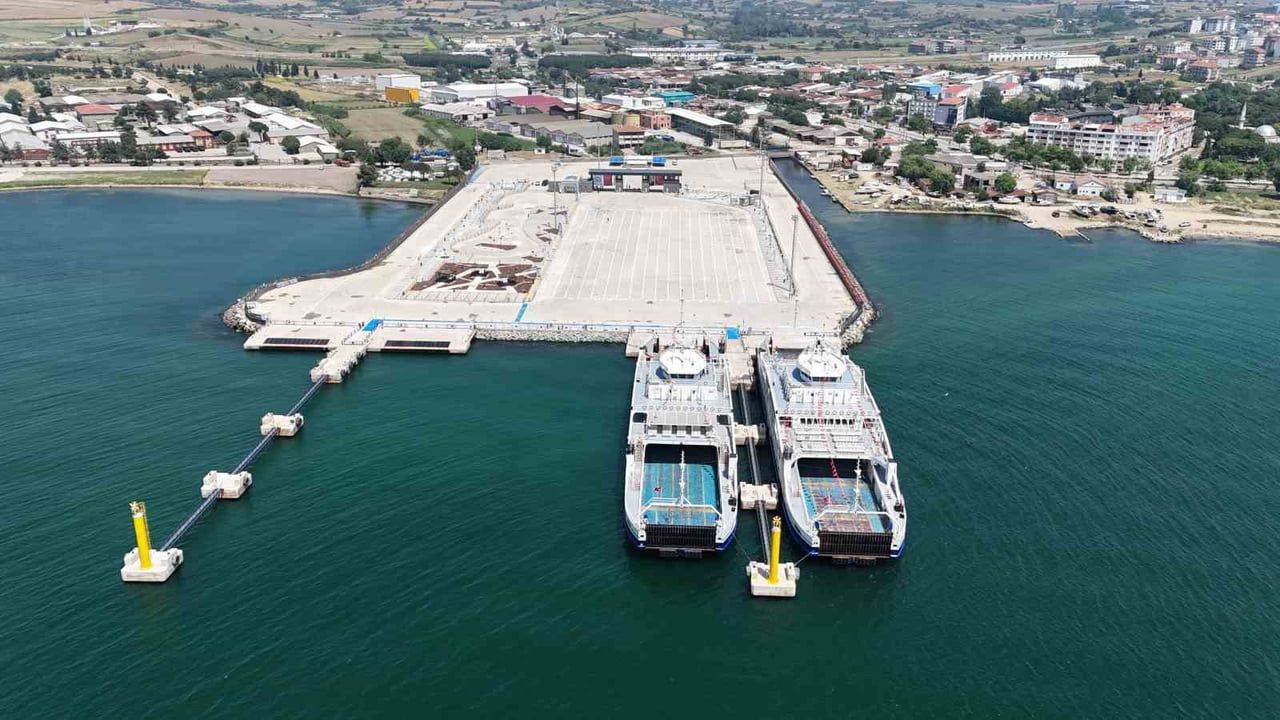 Gelibolu'ya yeni feribot iskelesi açıldı — Uraloğlu: İstanbul-Çanakkale ulaşımı 3,5 saatten 2 saate düşecek