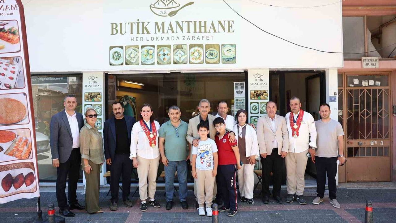 Gemlik'te zeytinli mantı tanıtımı ilgi gördü