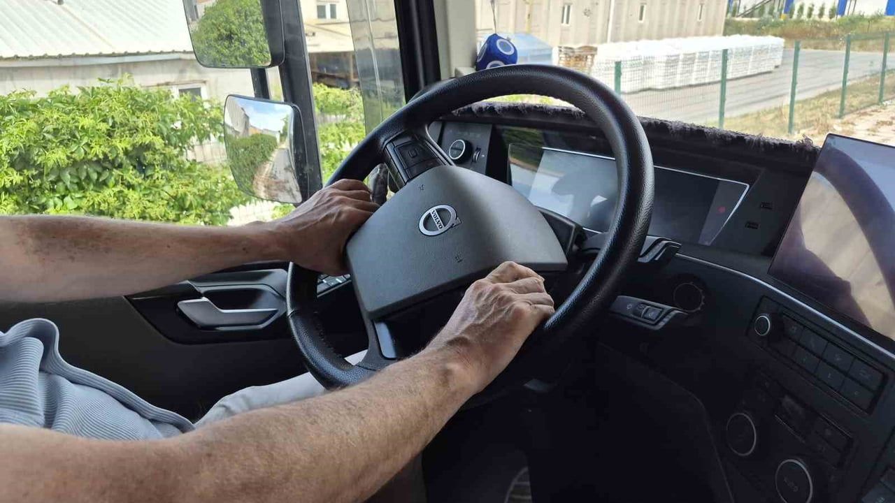 Genç tır şoförünün meslek aşkı