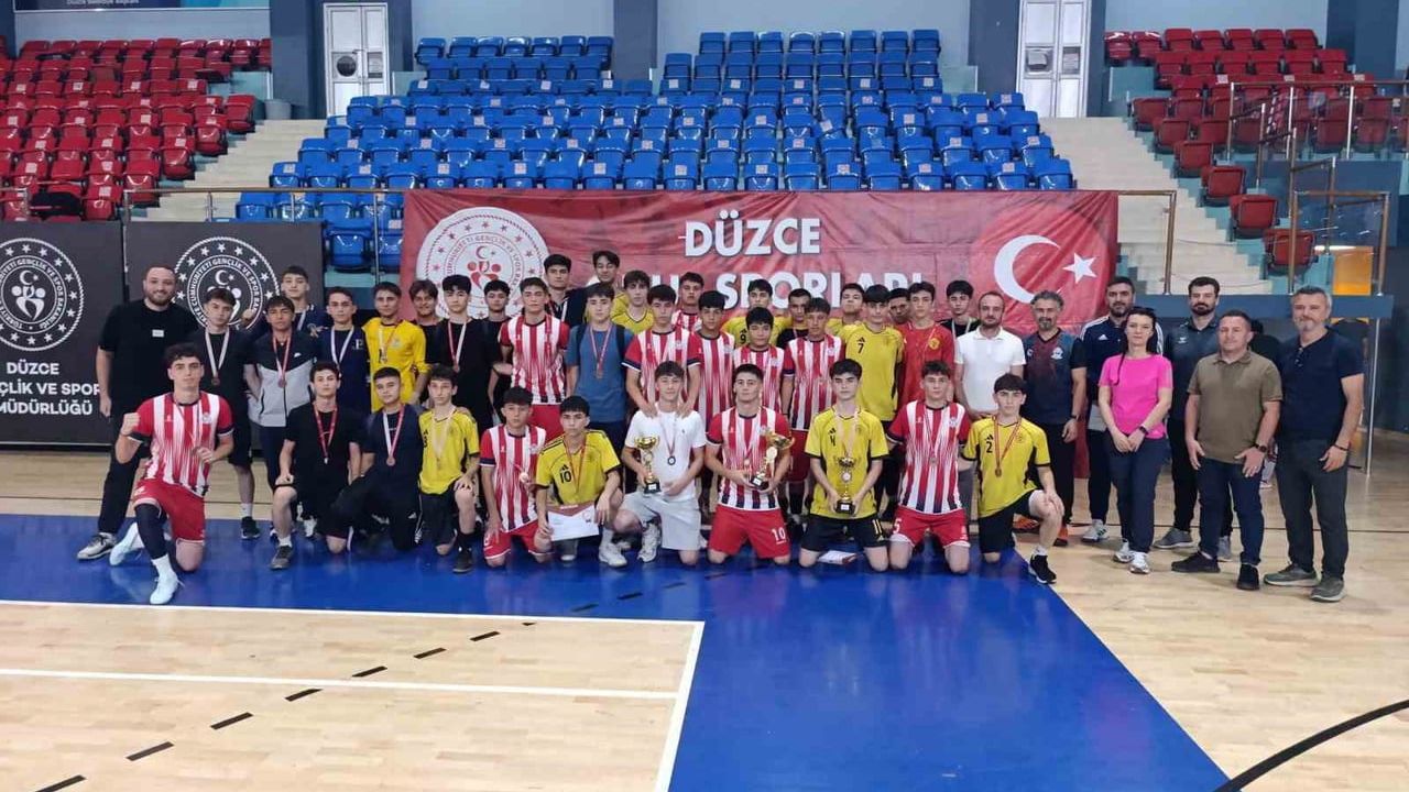Gençler B futsal mahalli müsabakaları tamamlandı