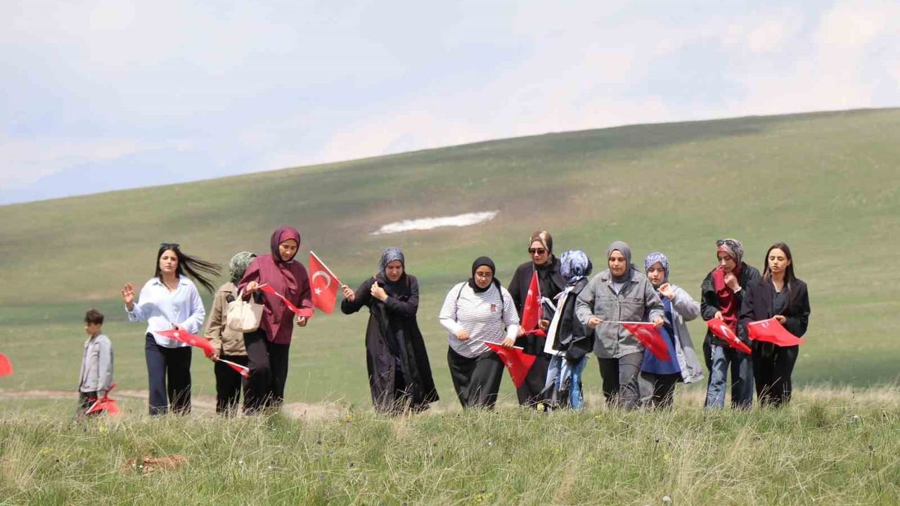 Gençler şühedanın izinde yürüdü