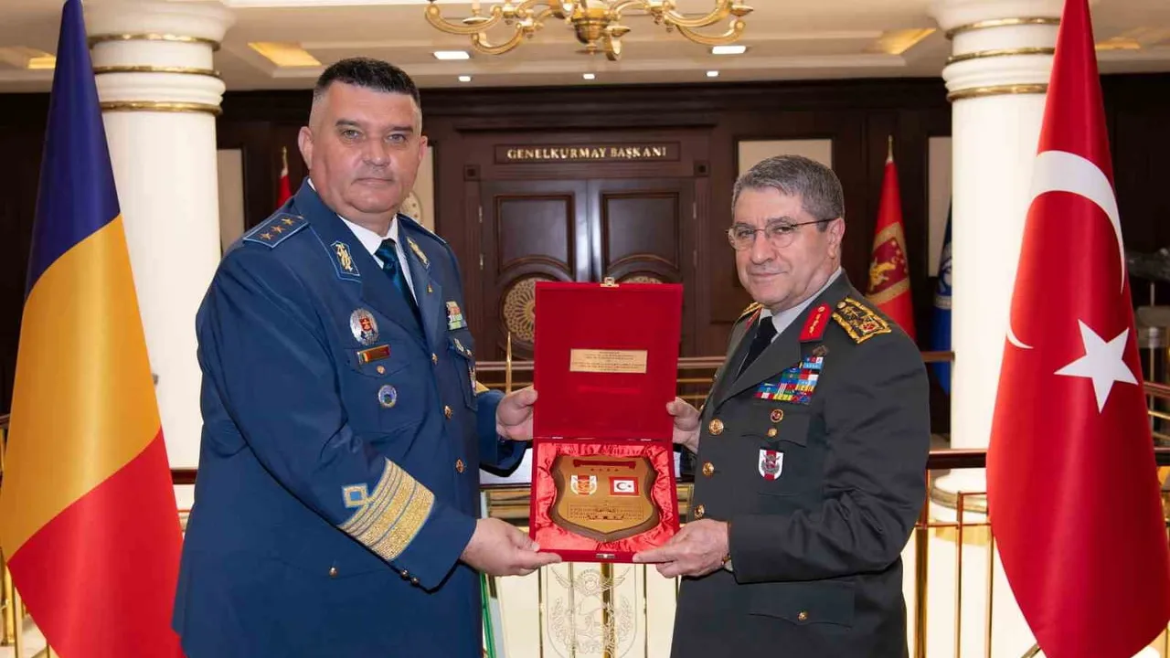 Genelkurmay başkanı Selçuk Bayraktaroğlu, Romanya hava kuvvetleri komutanı Leonard Gabriel Baraboi'yi kabul etti