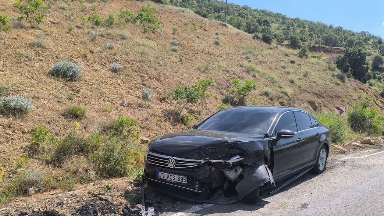 Gercüş'te iki otomobilin kafa kafaya çarpışması: 1 yaralı