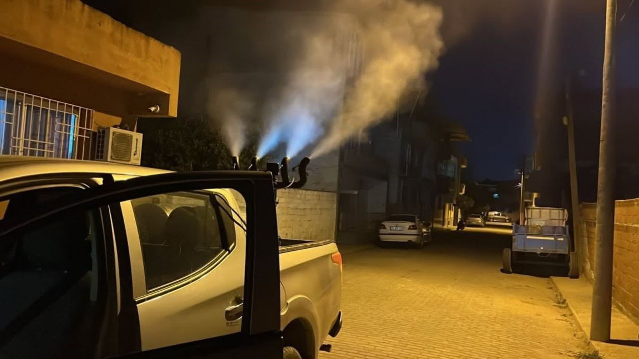 Germencik Belediyesi Ortaklar Mahallesi'nde Gece İlaçlamasıyla Sivrisinek ve Haşere Mücadelesini Sürdürüyor