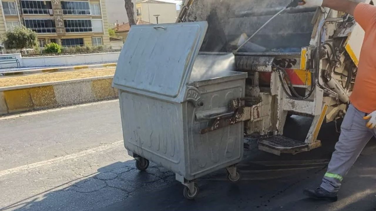 Germencik'te konteyner temizliği ve dezenfeksiyon çalışmaları sürüyor