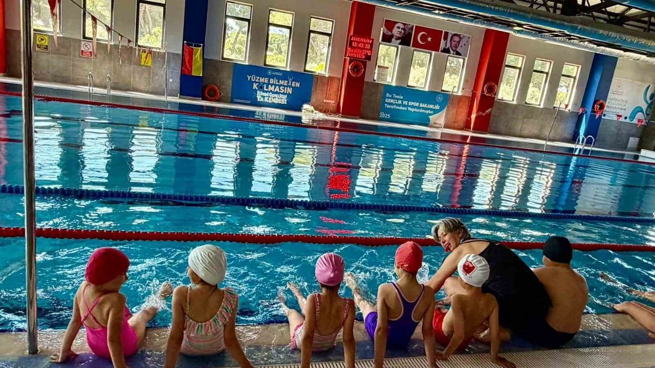 Germencik’te Yarı Olimpik Yüzme Havuzu Hizmete Açıldı: İlk Eğitimler Başladı
