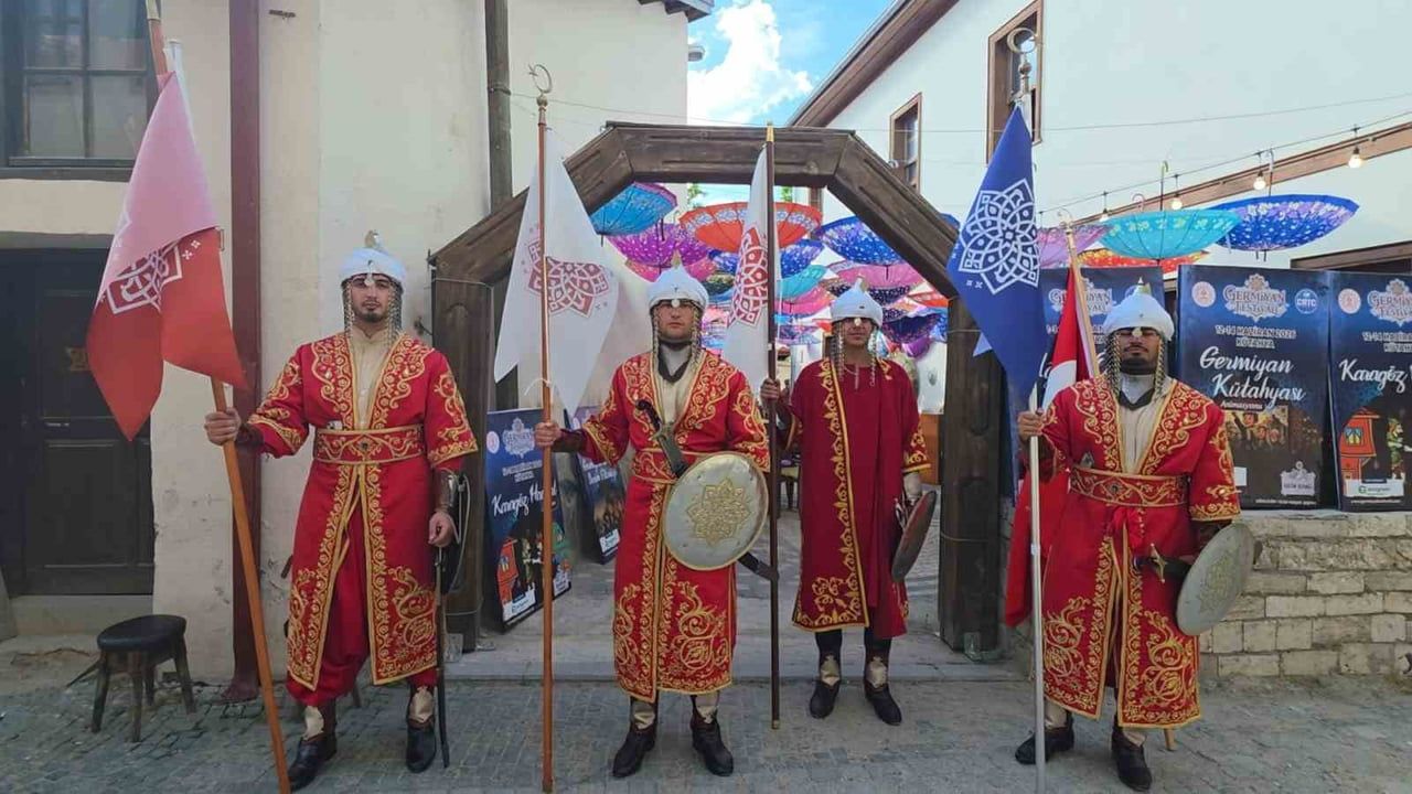 Germiyan festivali kortej yürüyüşüyle başladı: Kütahya üç gün boyunca tarih ve kültürle buluşacak