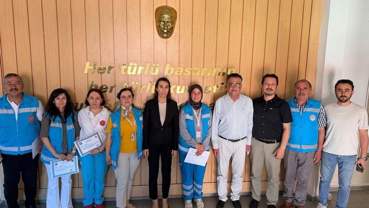 Gerze'de Evde Sağlık ve Hasta Nakil Birimi personeline başarı belgesi