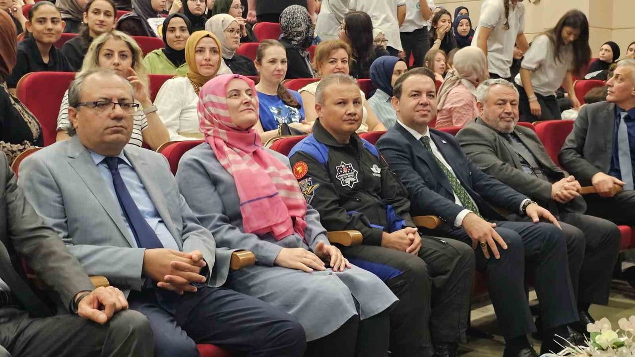 Gezeravcı: Türkiye 2027'de Ay'a yumuşak iniş hedefliyor