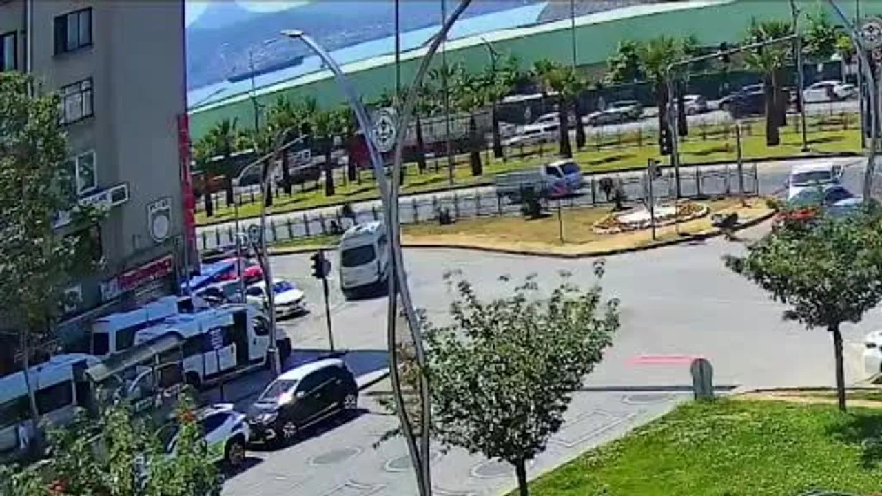 Giresun'da kırmızı ışık ihlali: Osman Gezgin'in makam aracı kaza yaptı