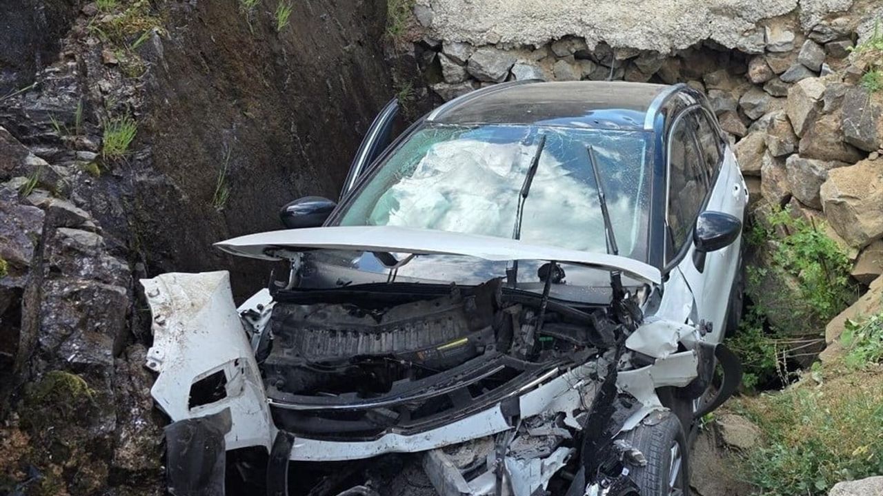 Giresun’da otomobil su kanalına düştü: 1 ölü, 4 yaralı