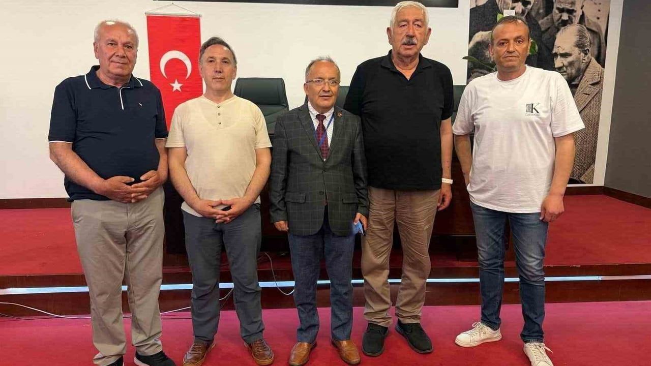 Giresun Gazeteciler Derneği'nde Bekir Bayram yeniden başkan seçildi