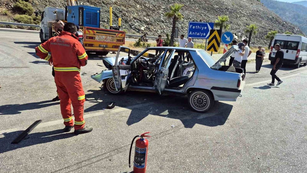 Göcek Tüneli çıkışında sıkışmalı trafik kazası