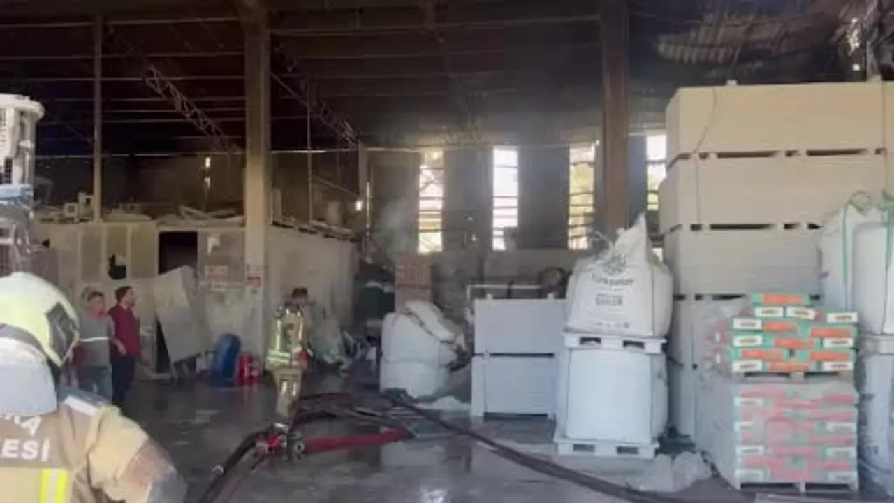 Gölbaşı'ndaki alçı fabrikasında yangın kısa sürede söndürüldü