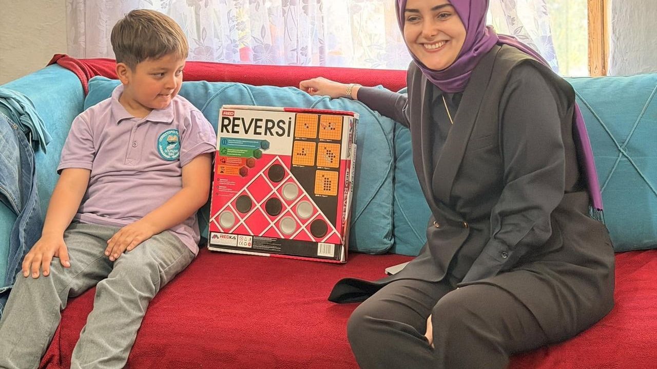 Gölpazarı Kaymakamı Feyza Nur Odabaşı ’Çay Saati’yle öğrenci evini ziyaret etti