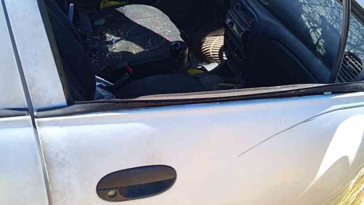 Gönen'de trafik kazası: araç yol kenarına savruldu, 5 kişi hafif yaralandı