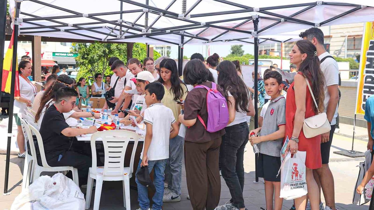 Göztepe'den 'Karneni Getir, Hediyeni Götür' etkinliği Fahrettin Altay Meydanı'nda başladı