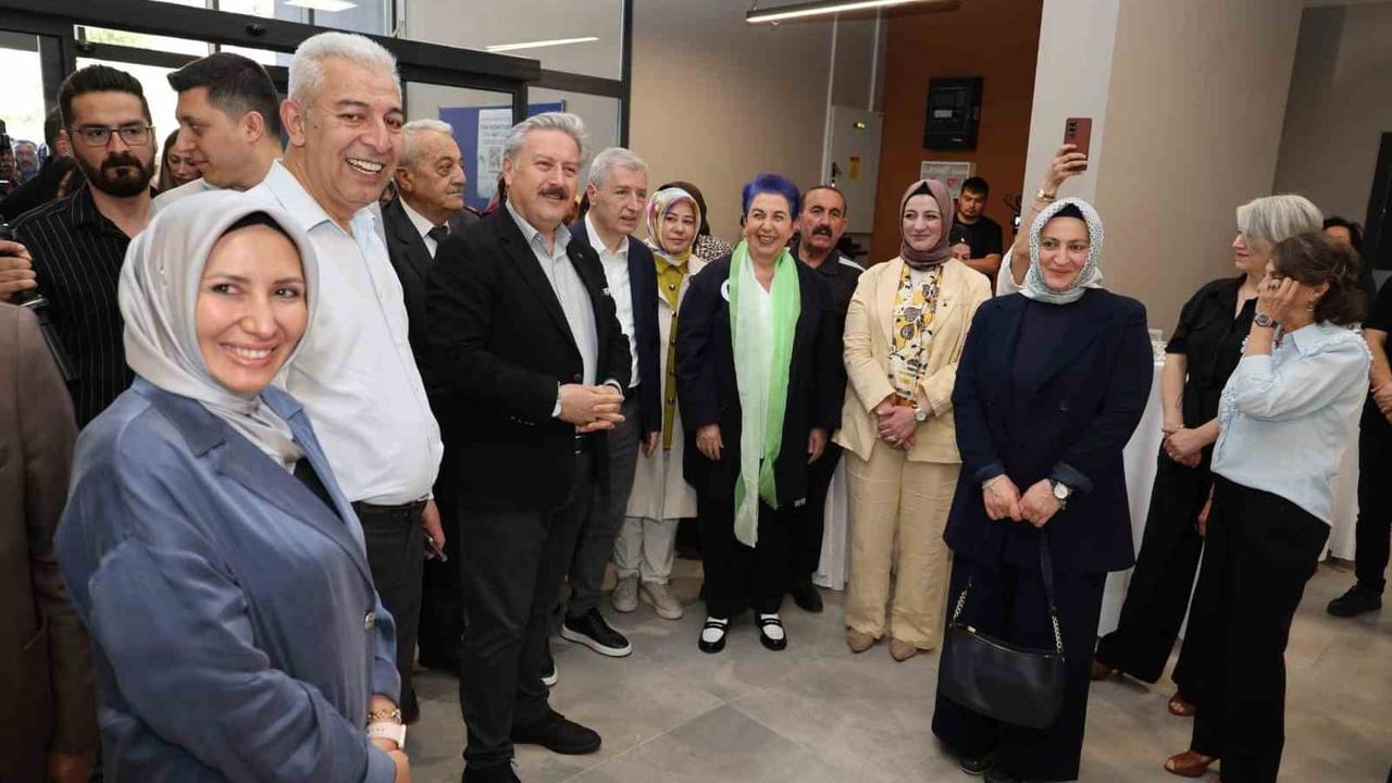 Gülük Sosyal Yaşam Merkezi tanıtıldı: Atölye Melikgazi, kütüphane ve Günseli Kato söyleşisi