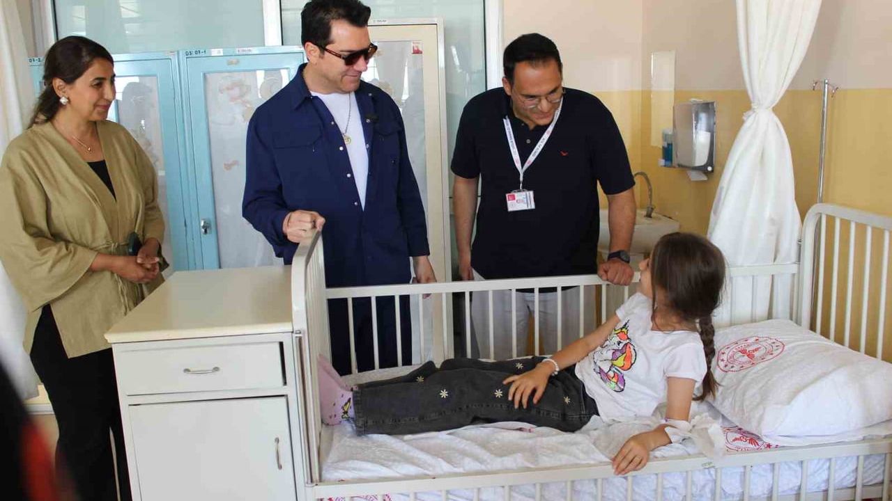 Gülümse Midyat Umut Çocuklarda Projesi hasta çocuklara destek oluyor