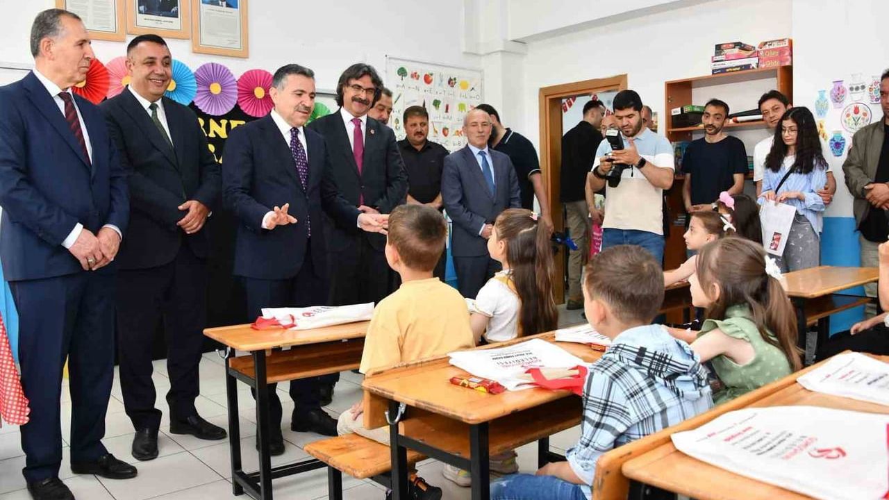 Gümüşhane’de 17 bin 183 öğrenci karne sevinci yaşadı