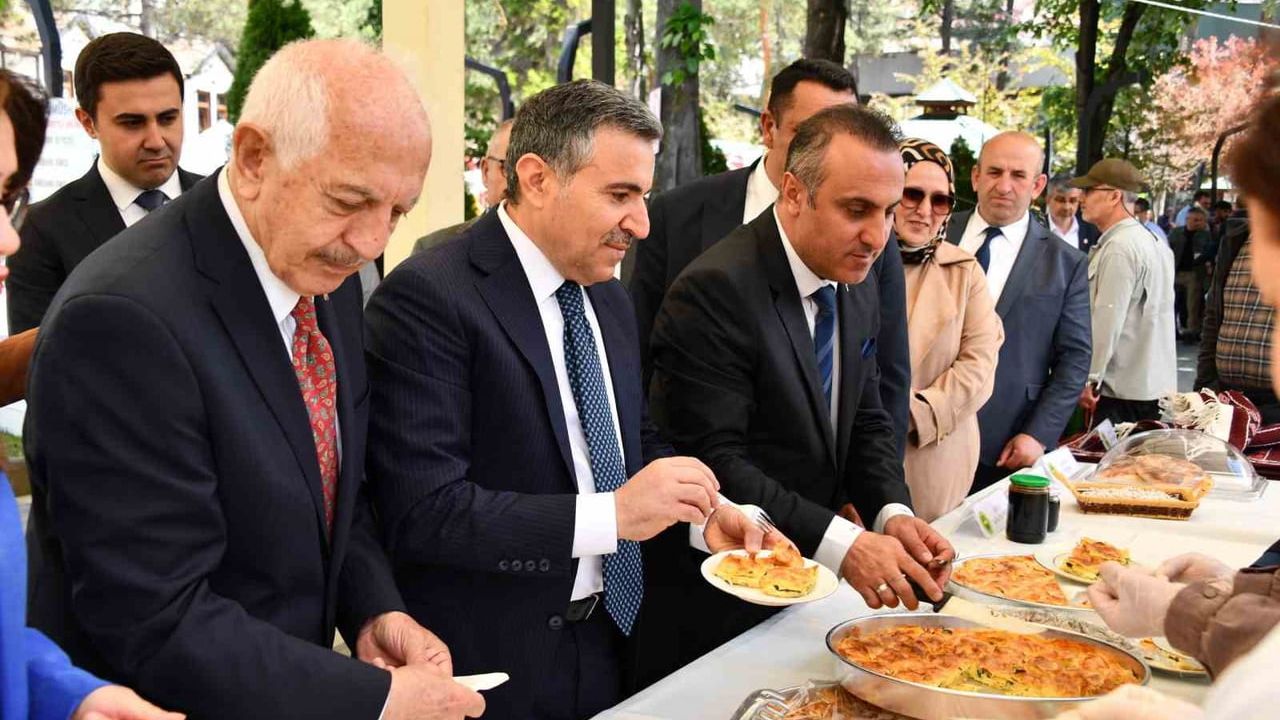 Gümüşhane'de 'Bir Sofrada Miras' temalı 5. Türk Mutfağı Haftası Atatürk Parkı'nda düzenlendi
