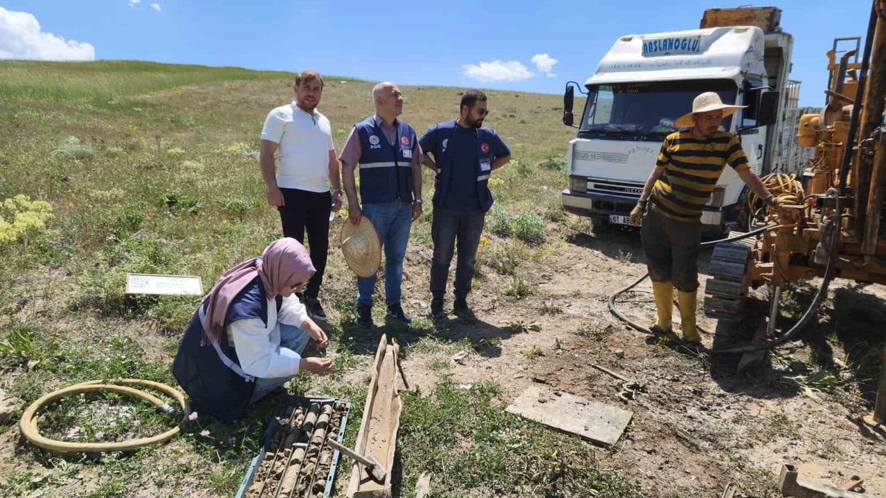 Gümüşsu köyünde jeolojik etüt çalışmaları yerinde incelendi