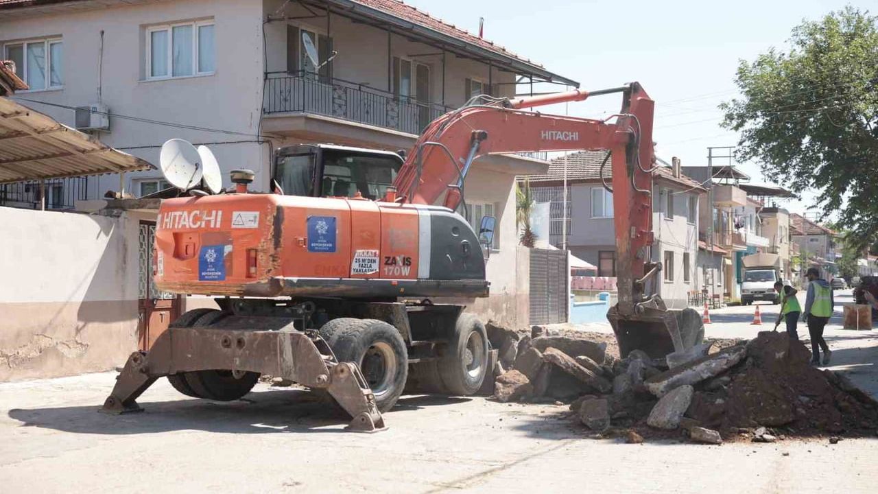 Hacıaliobası’nda Atatürk Caddesi yol yapım ve yenileme çalışmaları başladı