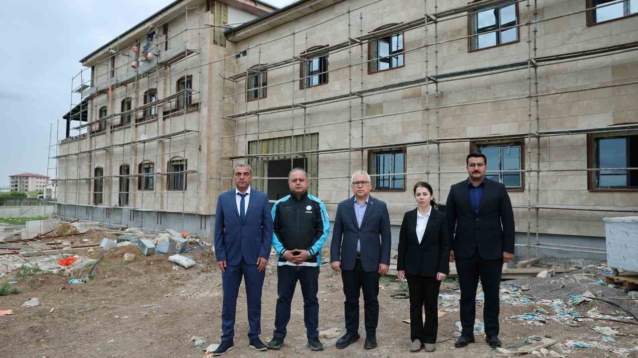 Hafik'te 10 yataklı devlet hastanesi inşaatında sona gelindi