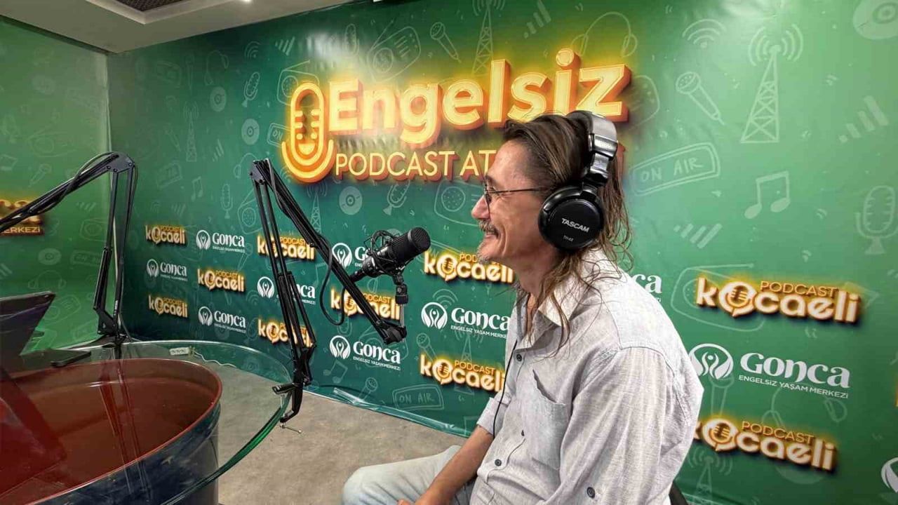 Hakan Boyav ve Berkan Şal, Kocaeli Film Festivali kapsamında Gonca Engelsiz Yaşam Merkezi podcast atölyesini ziyaret etti