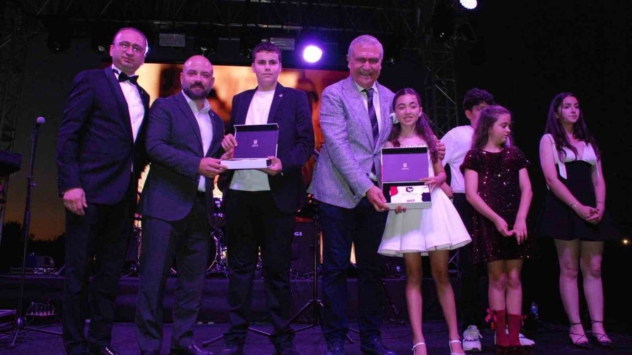 Hakan Daltaban, Ege Beşiktaş Kongre Üyeleri Derneği’nin 'Siyah & Beyaz Gece'sine Katıldı