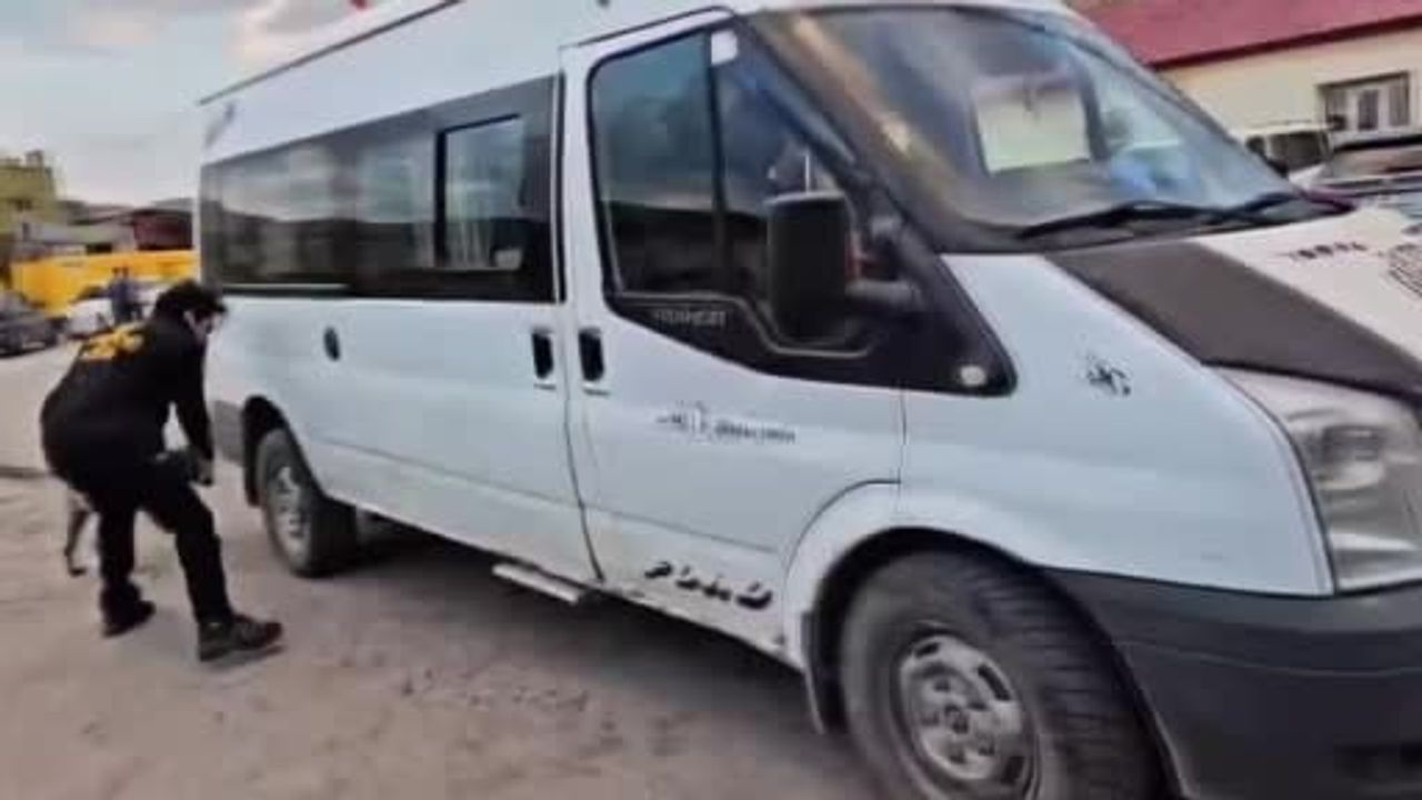 Hakkari'de aranan şahıs 45 kilo uyuşturucuyla yakalandı