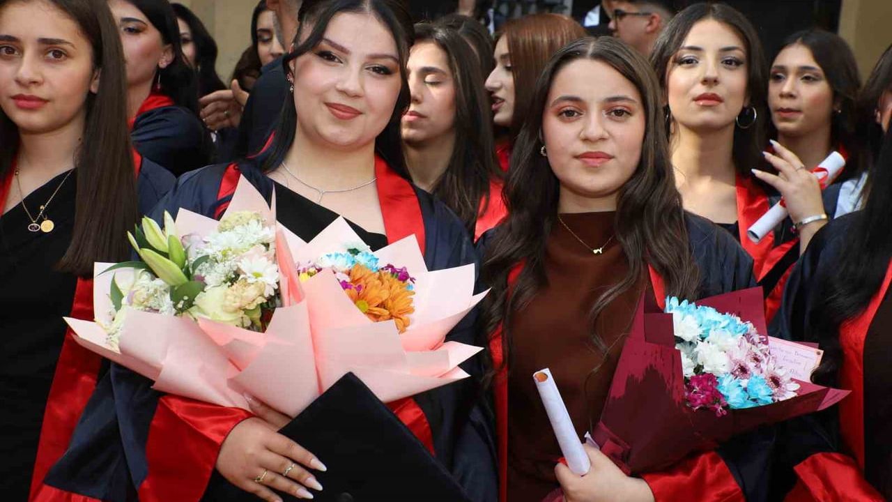 Hakkari'de Atatürk Anadolu Lisesi'nin 2026 mezuniyet töreni
