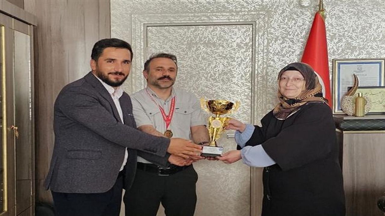 Hakkari'de din görevlileri masa tenisinde il birincisi oldu