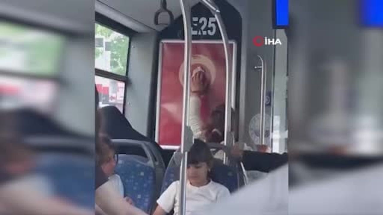 Halk otobüsündeki bayrağı silen kadına başkan Şerifoğulları’ndan anlamlı hediye