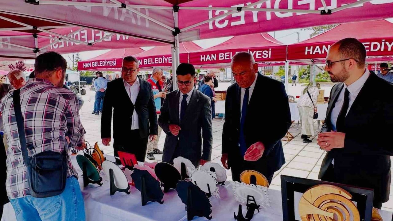 Han'da Halk Eğitimi Merkezi kursiyerlerinin el emeği eserleri sergilendi