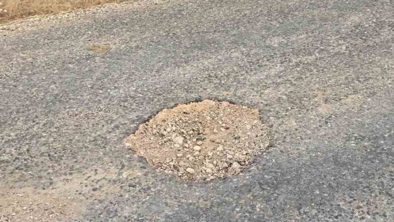Haseran'da kırsal yol çukurlarının onarımı bekleniyor